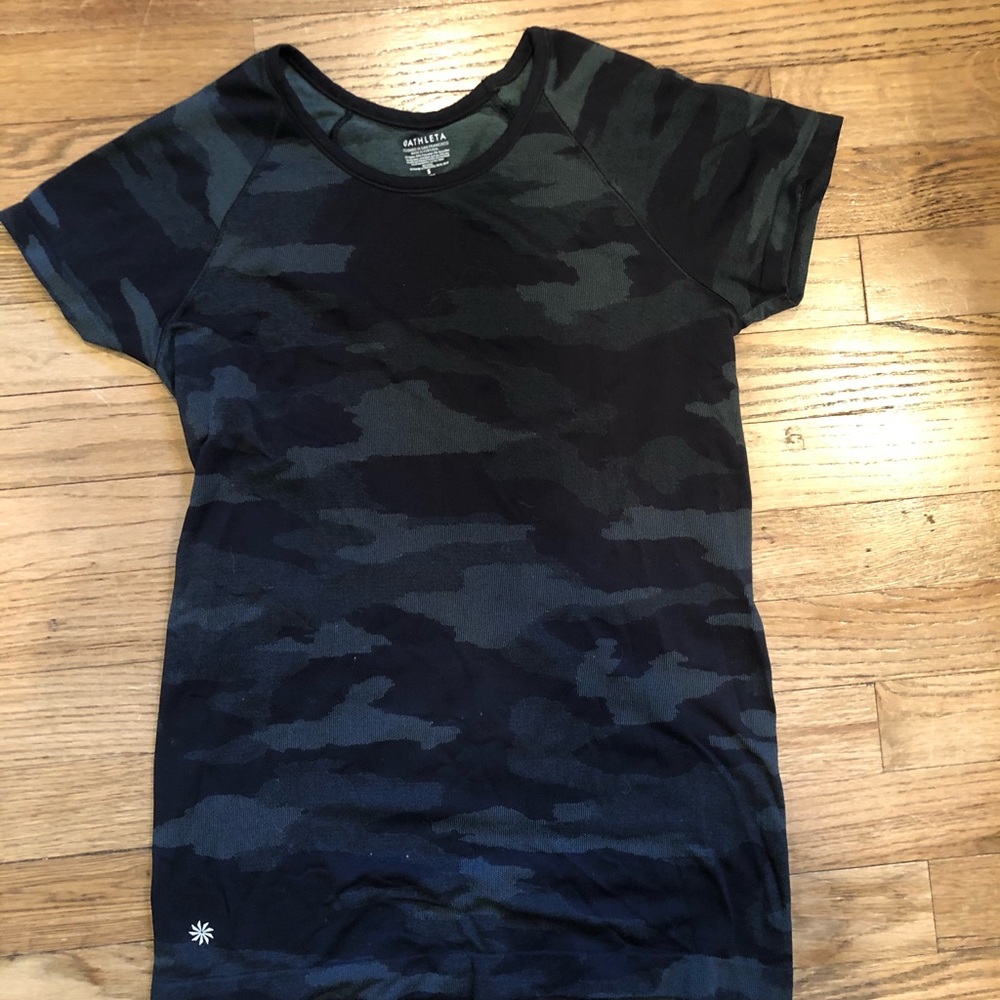EUC Athleta Speedlight Camo Tee Size Small